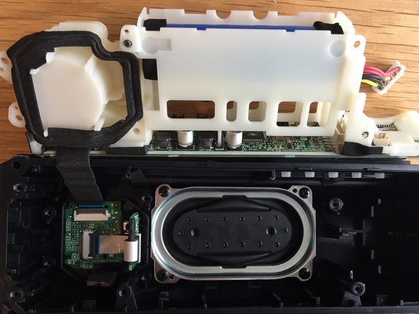 SRS-XB22 Battery Replacement, Remove the battery: crwdns2935265:011crwdnd2935265:02crwdnd2935265:03crwdne2935265:0