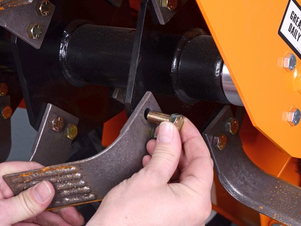 Barreto Tillers E1320HTRLR 2016 Tine Replacement, Remove the tine bolts: crwdns2935265:08crwdnd2935265:02crwdnd2935265:02crwdne2935265:0