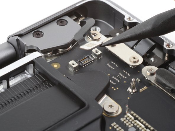 MacBook Pro 14" Late 2023 (M3) Screen Replacement, Disconnect the lid angle sensor: crwdns2935265:034crwdnd2935265:02crwdnd2935265:02crwdne2935265:0