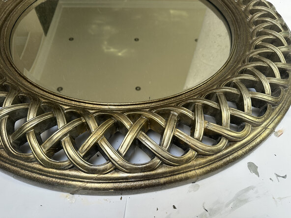 How to Fix a Mirror Frame: passo 6, immagine 1 di 1