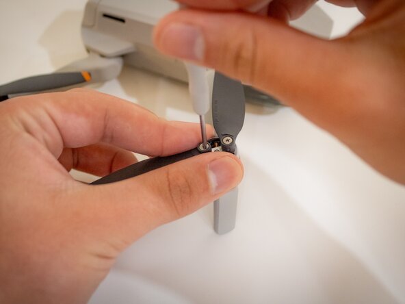 DJI Mini 2 SE Propeller Replacement: crwdns2935265:05crwdnd2935265:02crwdnd2935265:02crwdne2935265:0