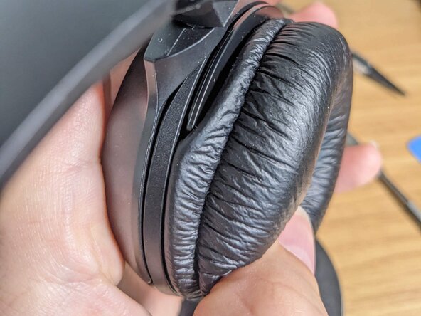 JBL Tune 510BT Ear cup holder replacement, Remove the earcup cover: crwdns2935265:00crwdnd2935265:01crwdnd2935265:01crwdne2935265:0