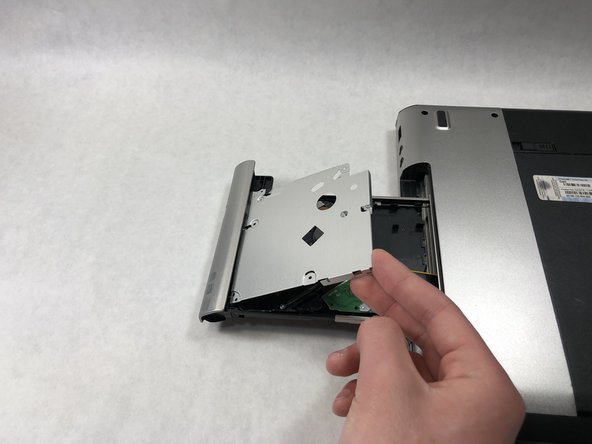 Dell Vostro 3550 Disk Drive Tray Latch Replacement: stap 0, afbeelding 2 van 3