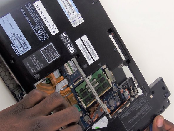 Toshiba Portege R835-P88 Cooling Fan Replacement: crwdns2935265:05crwdnd2935265:02crwdnd2935265:03crwdne2935265:0