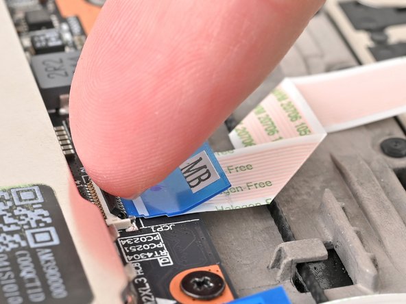 Lenovo ThinkPad T16 Gen 3 Trackpad Replacement, Disconnect the trackpad cable: stap 0, afbeelding 2 van 3