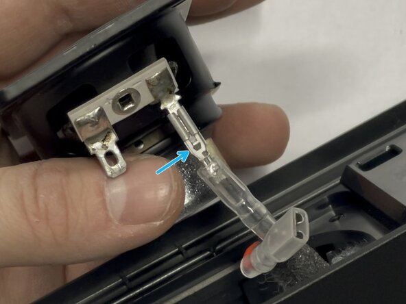 Razer Leviathan V2 X Disassembly Guide, Disconnect Speaker Wires: crwdns2935265:05crwdnd2935265:01crwdnd2935265:03crwdne2935265:0