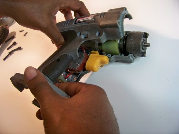 Performance Tool W50042 Trigger Switch Replacement: crwdns2935265:05crwdnd2935265:03crwdnd2935265:03crwdne2935265:0