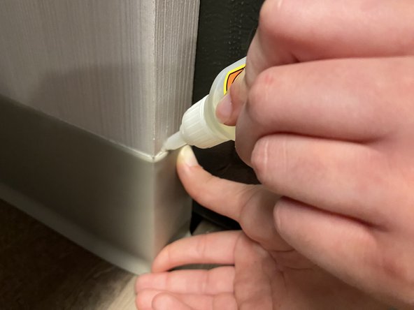 How to Replace Vinyl Baseboard: adım 4, 2 resimden 2.