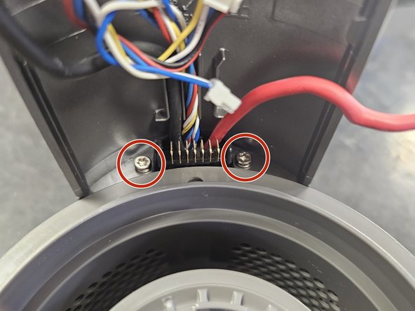 Dreame T30: Teardown, Removing the handle: crwdns2935265:08crwdnd2935265:02crwdnd2935265:02crwdne2935265:0