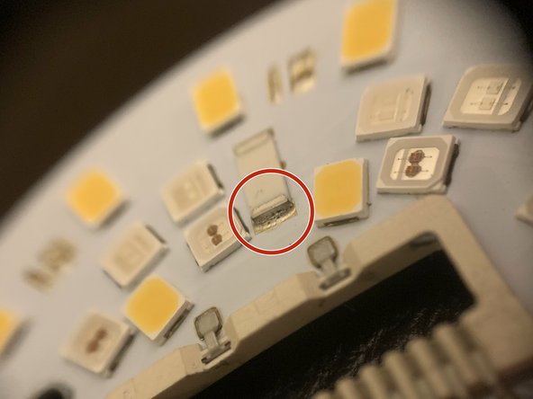 LIFX BR30 Resolder Resistors, Observe Top Resistor: crwdns2935265:05crwdnd2935265:02crwdnd2935265:03crwdne2935265:0