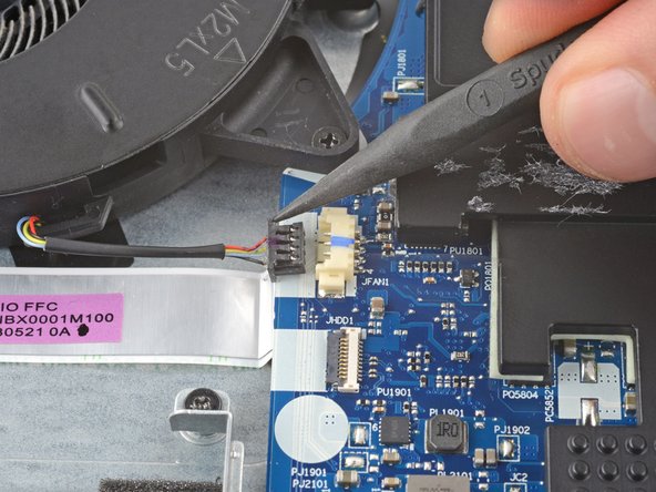 Lenovo Legion Y7000P Hinge Cover Replacement, Disconnect the fan cable: crwdns2935265:016crwdnd2935265:03crwdnd2935265:03crwdne2935265:0