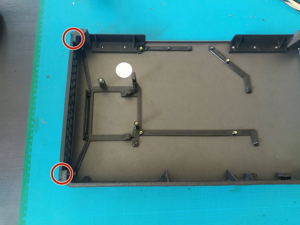 6- Montage PC Infinity, Installation de la grille antipoussière: étape 4, image 3 de 3