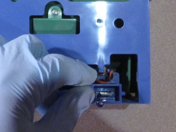 How to disassemble and clean your Roomba 560: шаг 31, изображение 2 из 3