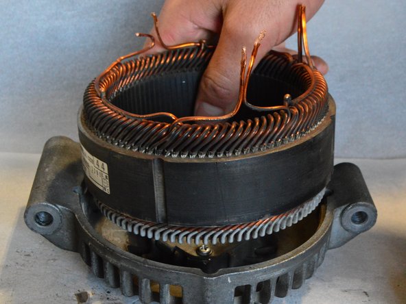 Honda CSC29 Stator Replacement: passo 14, immagine 2 di 3