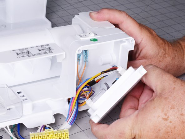 Upper Ice Maker Replacement: crwdns2935265:013crwdnd2935265:02crwdnd2935265:02crwdne2935265:0