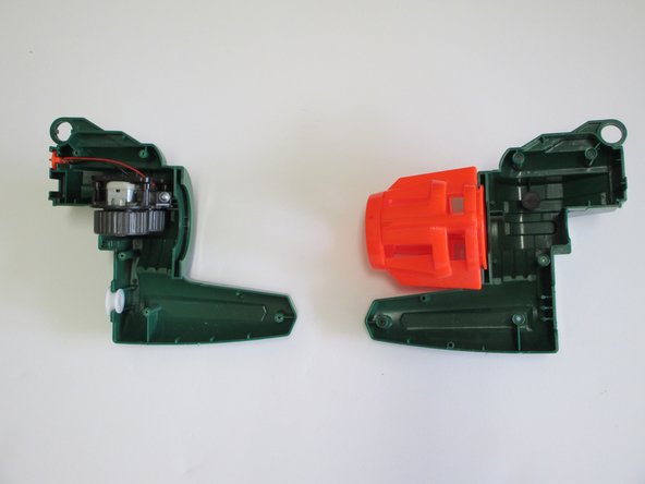 Automatic Tommy 20 Ammo Drum Bushing Replacement, Disassembling the Nose of the Gun: crwdns2935265:03crwdnd2935265:03crwdnd2935265:03crwdne2935265:0