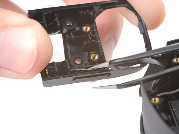 HTC Vive XR Elite Depth Sensor Replacement, Separate the volume button cable: crwdns2935265:061crwdnd2935265:02crwdnd2935265:02crwdne2935265:0