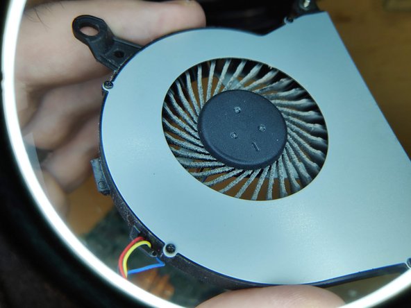 Fix NUC8i7BEH overheating, Blast off dust from CPU air exit fins: crwdns2935265:014crwdnd2935265:02crwdnd2935265:03crwdne2935265:0