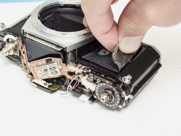 Pentax ME Super Front Board and Mirror Box Removal, Remove front leatherette: stap 0, afbeelding 3 van 3