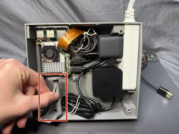 Pangolin PC Assembly, Installing the Power Button Assembly: 21 단계, 이미지 3개 중 1개