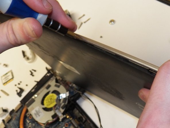 HP Pavilion DM3-3010US Screen Replacement: crwdns2935265:013crwdnd2935265:02crwdnd2935265:03crwdne2935265:0