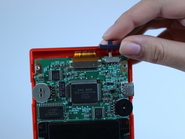 ゲームボーイポケットの電源ボタンの交換, 電源ボタンの交換: 手順 3、 3の画像 2