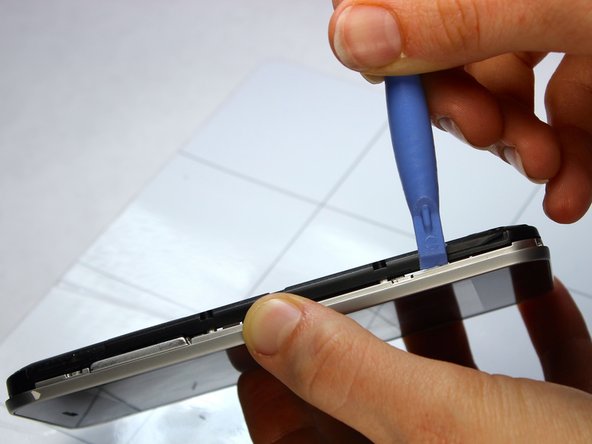 JIAYU F1 Camera Lens Replacement, Remove the Interior Midframe Assembly: 手順 4、 3の画像 2