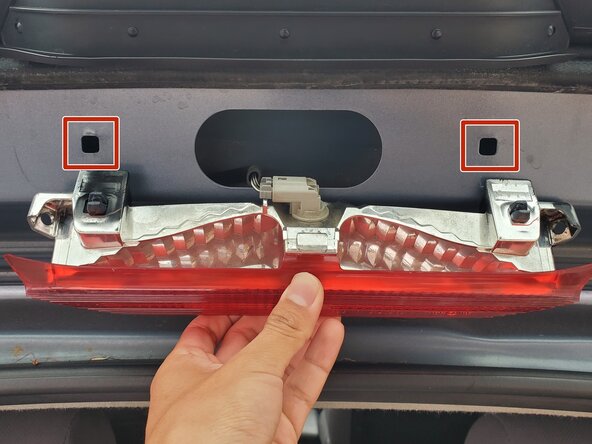 2006 Toyota Matrix Center Brake Light Bulb Replacement: crwdns2935265:00crwdnd2935265:01crwdnd2935265:03crwdne2935265:0