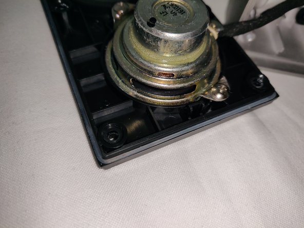 Creative MUVO 2 Battery Replacement, Unplug speaker assembly: crwdns2935265:03crwdnd2935265:02crwdnd2935265:02crwdne2935265:0