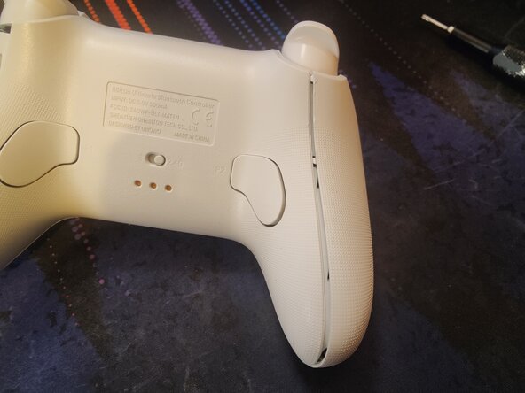 Disassembling 8BitDo Ultimate Bluetooth Controller, Remove cover panels: crwdns2935265:01crwdnd2935265:01crwdnd2935265:03crwdne2935265:0
