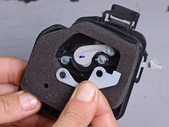 Wacker Pump PG1 2014 Carburetor Replacement, Remove the air box: crwdns2935265:07crwdnd2935265:03crwdnd2935265:03crwdne2935265:0