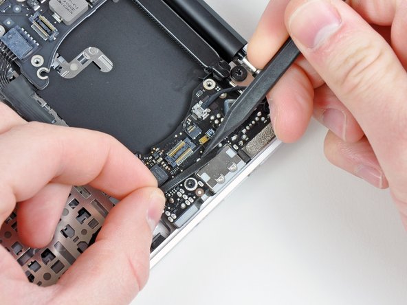 MacBook Air 11" Late 2010 I/O Board Replacement: crwdns2935265:014crwdnd2935265:02crwdnd2935265:02crwdne2935265:0