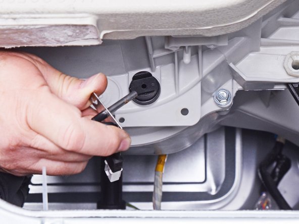 LG Front Load Washing Machine Temperature Sensor Replacement, Remove the temperature sensor: crwdns2935265:029crwdnd2935265:03crwdnd2935265:03crwdne2935265:0