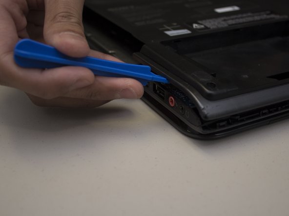 Sony VAIO SVE14AJ16L I/O Card Replacement: crwdns2935265:03crwdnd2935265:02crwdnd2935265:03crwdne2935265:0