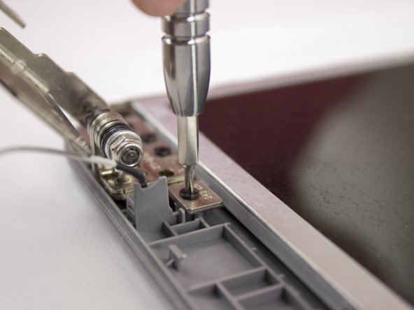 Dell Inspiron 17R-5737 Screen Replacement: crwdns2935265:016crwdnd2935265:02crwdnd2935265:03crwdne2935265:0