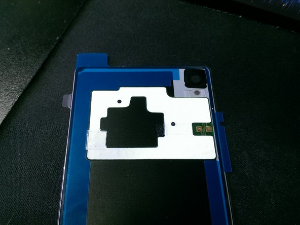 How to replace a broken back cover on a Sony Xperia Z3, Placing the NFC sticker.: crwdns2935265:09crwdnd2935265:02crwdnd2935265:03crwdne2935265:0