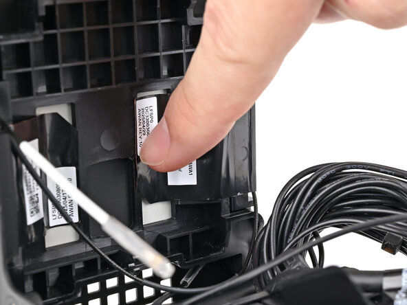 Framework Desktop Antennas Replacement, Adhere the left antenna: Schritt 48, Bild 3 von 3