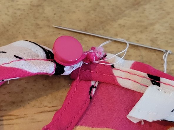 How to Repair an Elastic Loop on a Blouse: crwdns2935265:03crwdnd2935265:02crwdnd2935265:02crwdne2935265:0