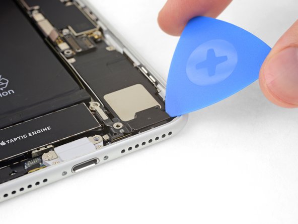 iPhone 8 Plus Taptic Engine更换: 步骤 28 中的图像 1，3