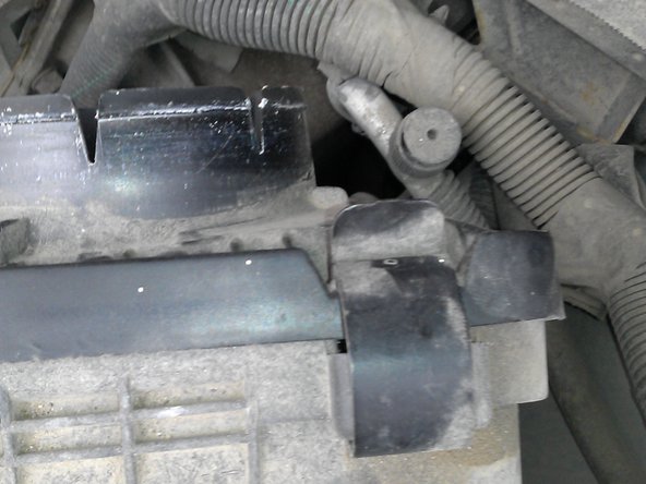 1997-2003 Pontiac Grand Prix GT Air Filter Replacement, Removing the Air Filter Box Cover: crwdns2935265:05crwdnd2935265:02crwdnd2935265:03crwdne2935265:0