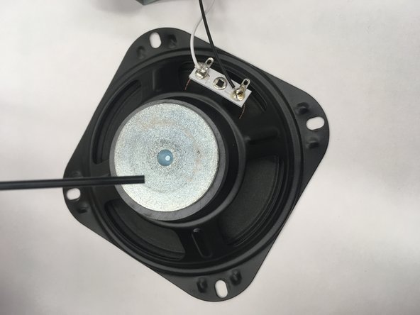 First Act MA2039 Removing Dust: crwdns2935265:06crwdnd2935265:02crwdnd2935265:03crwdne2935265:0