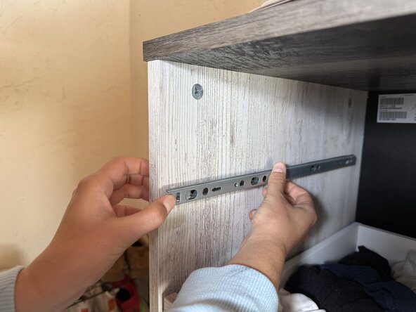 Ashley Furniture's 5 Drawer Chest Drawer Slide Replacement: crwdns2935265:03crwdnd2935265:01crwdnd2935265:02crwdne2935265:0