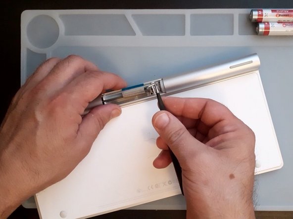 How to Repair Apple Wireless Keyboard A1314 - Doesn't Turn On, Logic Board Removal Part 1: step 4, image 2 of 3