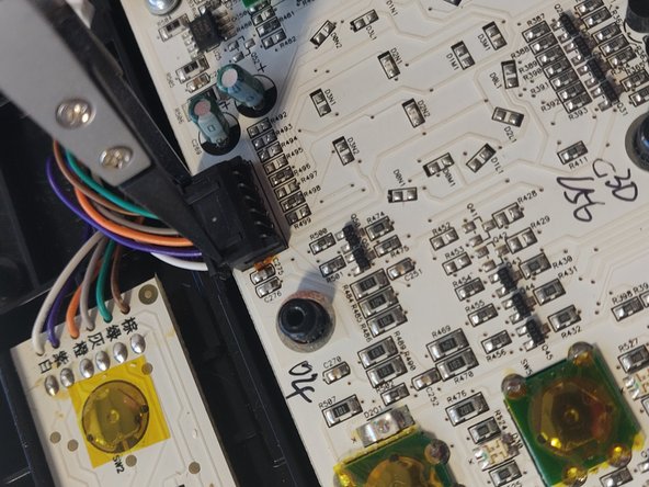 iRobot Roomba 560 Motherboard Replacement, Remove the connectors: 23 단계, 이미지 3개 중 2개