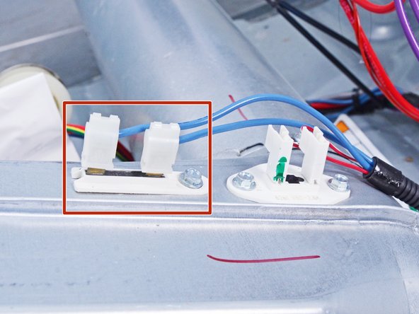 Whirlpool WED87HED Dryer Thermal Fuse Testing and Replacement, Thermal fuse information: 手順 41、 2の画像 2