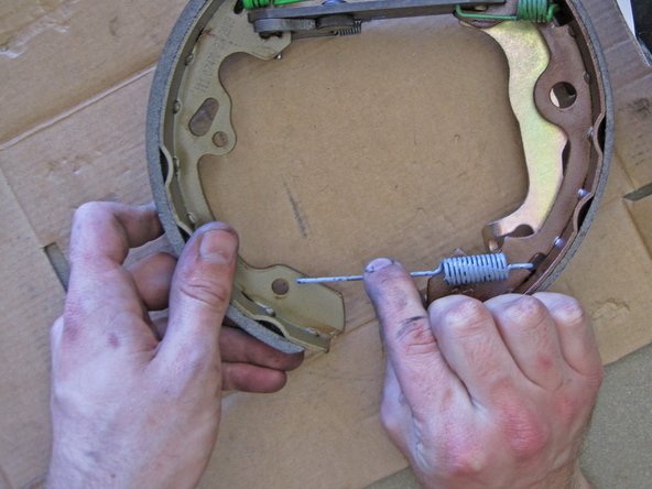 2005-2007 Ford Focus Brake Shoes Replacement: passo 12, imagem 2 %32