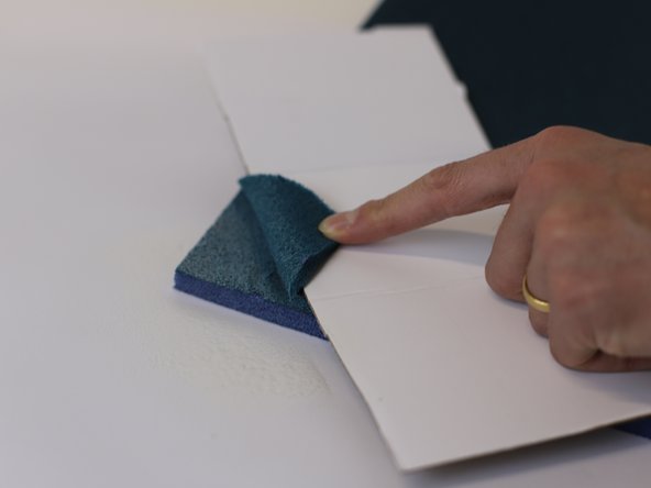 How to Re-attach Delaminated Layers on a Foam Camping Mat, Apply the glue: crwdns2935265:03crwdnd2935265:02crwdnd2935265:02crwdne2935265:0