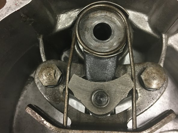 AJS/Matchless Lightweight Gearbox Overhaul, Replace gearchange seal and springs: crwdns2935265:026crwdnd2935265:03crwdnd2935265:03crwdne2935265:0