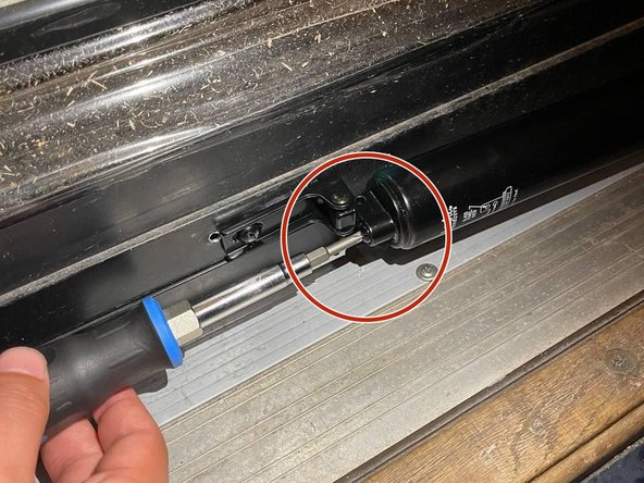 Pneumatic Door Closer Replacement: crwdns2935265:08crwdnd2935265:02crwdnd2935265:02crwdne2935265:0