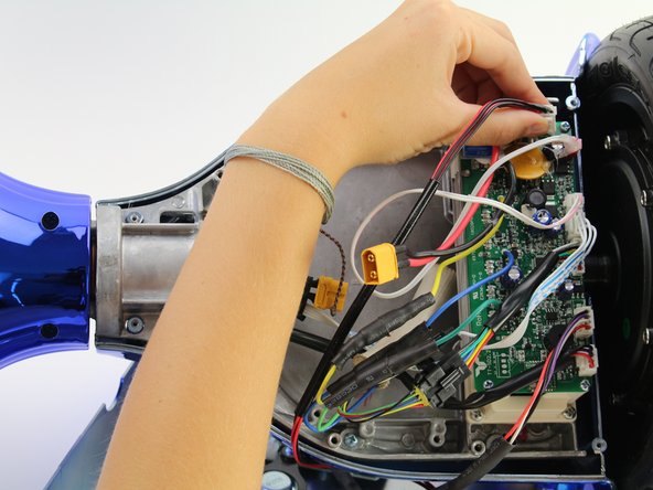 Hover-1 Titan Charge Port Replacement, Charge Port: crwdns2935265:04crwdnd2935265:02crwdnd2935265:03crwdne2935265:0